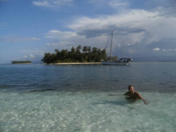 Relaxando numa das praias do arquipélago de San Blás, na costa do Panamá